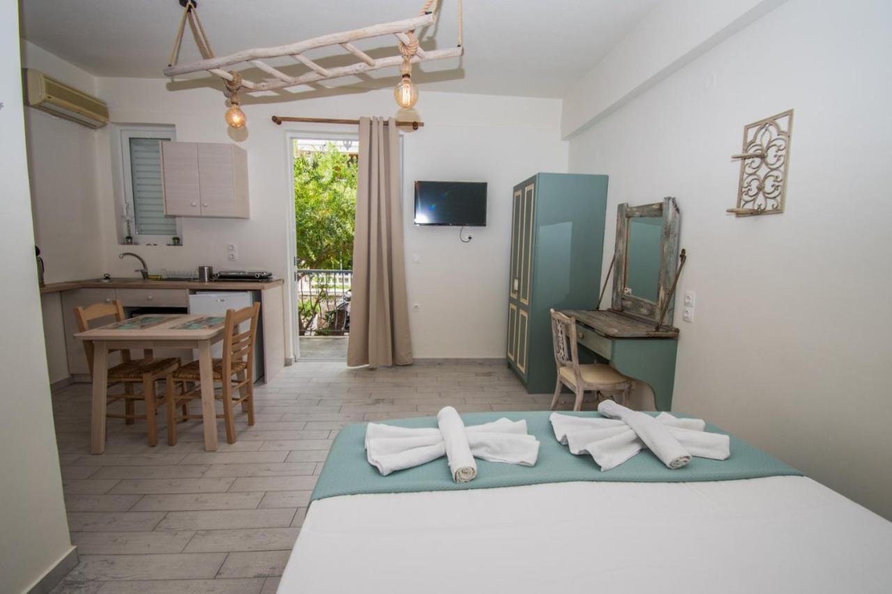 Aparthotel Alexandros à Poros Town Extérieur photo